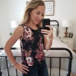 NWOT Daisy May Floral Top